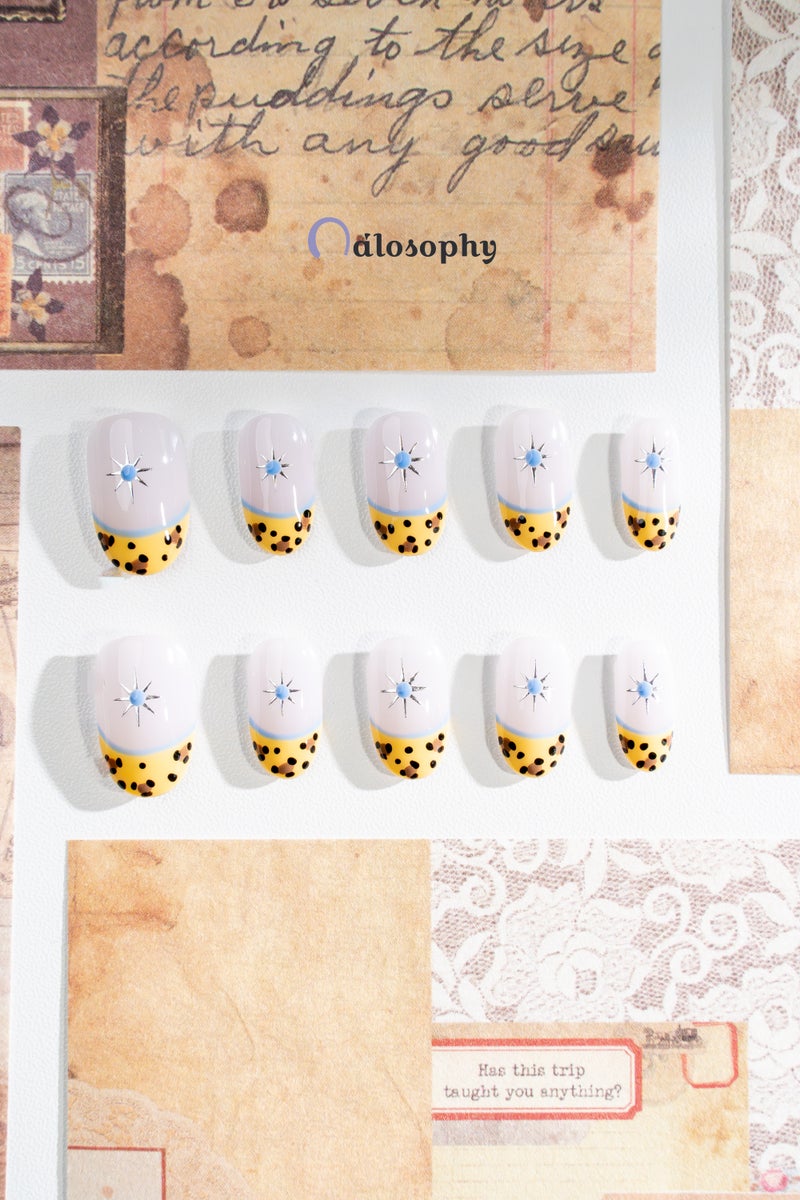 Nailosophy أظافر جل مضغوطة يدوية الصنع بتصميم ريترو بنفسجي فاتح وأصفر مع نجوم متفجرة | شكل بيضاوي - Image 2